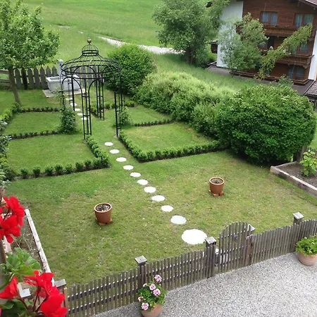 O. Tom's Huette Apartment *